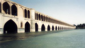 isfahan-bridge CC BY-SA 3.0, https://commons.wikimedia.org/w/index.php?curid=657963