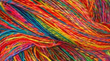 rainbow yarn / photo by inger maaike